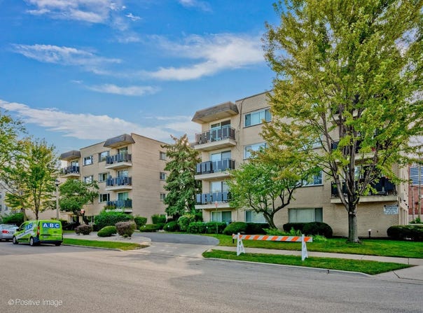 8230 ELMWOOD Avenue, Skokie, IL 60077