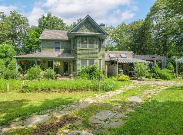 153 Ponquogue Avenue, Hampton Bays, NY 11946