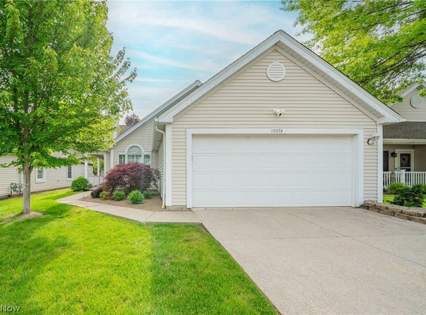 19374 Lauren Way, Strongsville, OH 44149