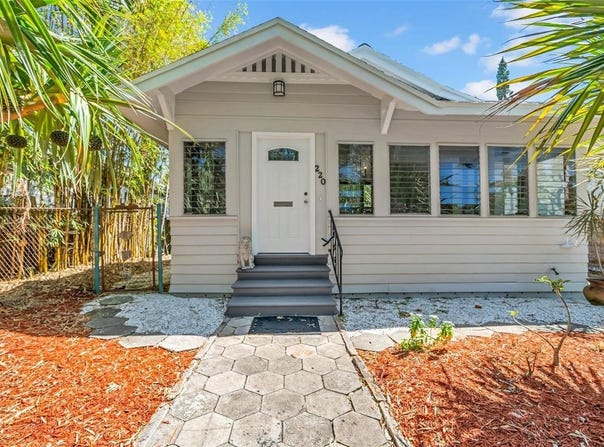 220 19TH AVENUE S, ST PETERSBURG, FL 33705