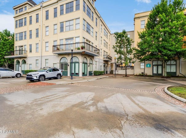 201 Settlers Trace Boulevard, Lafayette, LA 70508