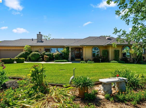 2445 Taylor Ln, Byron, CA 94514