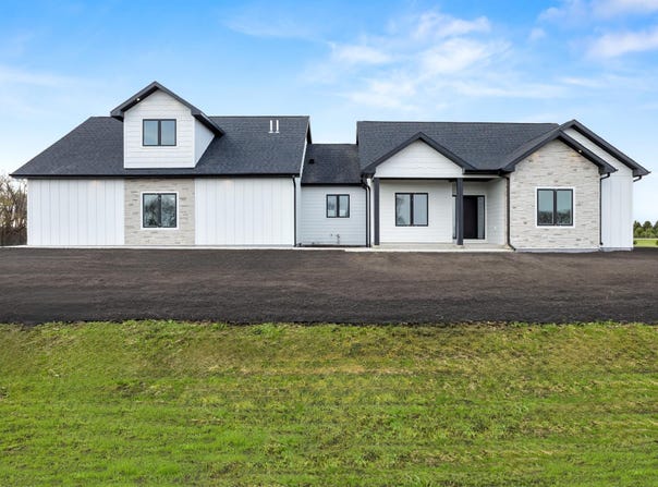 638 Norman Drive, Kindred, ND 58051