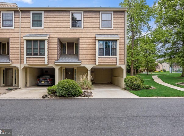 126 KINGS CROFT, CHERRY HILL, NJ 08034