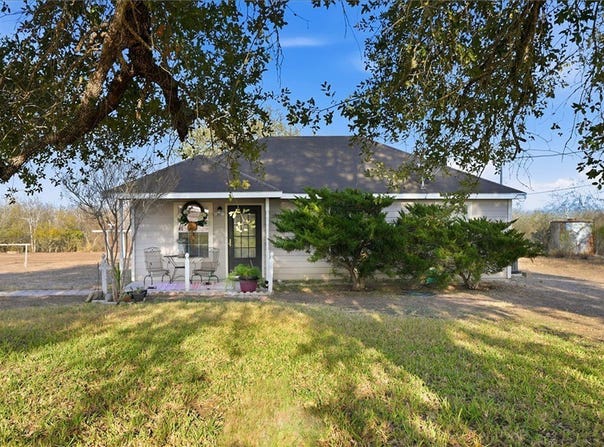 3260 Highway 281, George West, TX 78022
