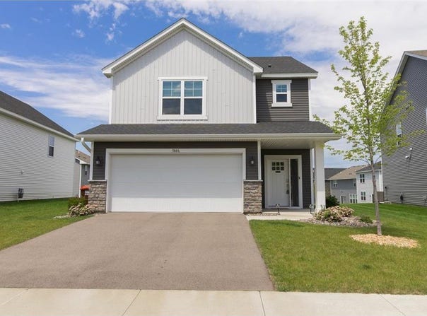 7486 Upper 38th Street N, Oakdale, MN 55128