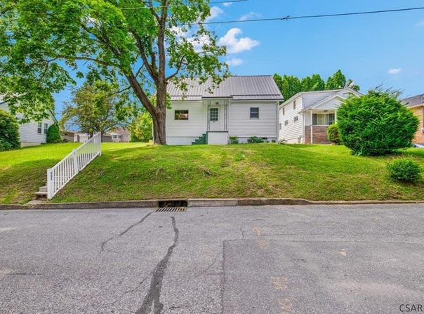 862 East Avenue, Johnstown, PA 15905