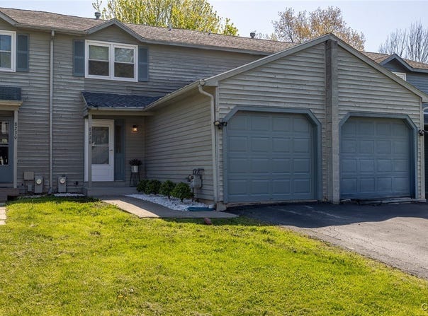 8228 Vicksburg Place, Clay, NY 13027