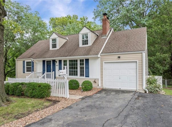 7407 Roe Avenue, Prairie Village, KS 66208
