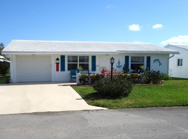 2392 SW 10th Avenue, Boynton Beach, FL 33426