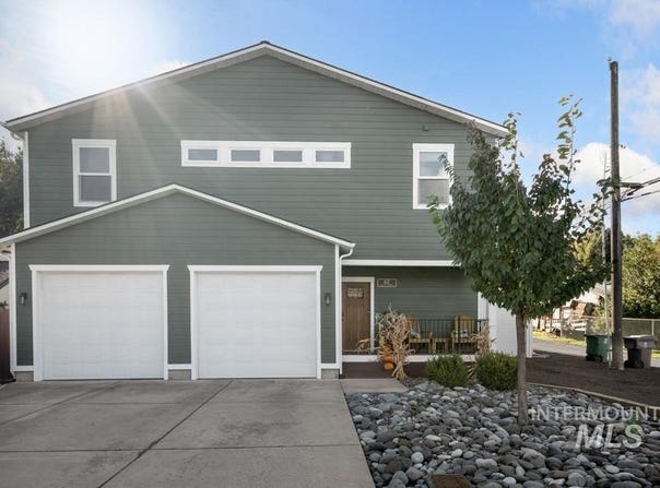 417 E St, Moscow, ID 83843