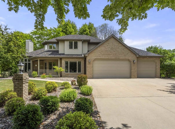 1213 SYMPHONY Boulevard, NEENAH, WI 54952