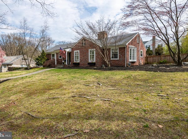 1019 WYOMISSING BOULEVARD, WYOMISSING, PA 19610