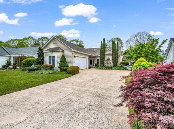 276 Cambridge Drive, Brevard, NC 28712