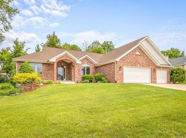 9867 Rambouillet, ROSCOE, IL 61073