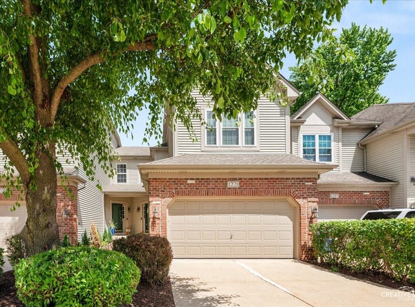 1221 Oakleaf Court, Aurora, IL 60506