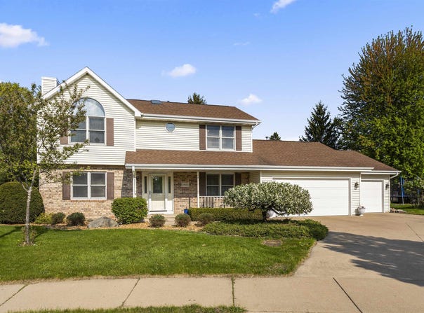 2425 SANDSTONE Court, OSHKOSH, WI 54904-7894