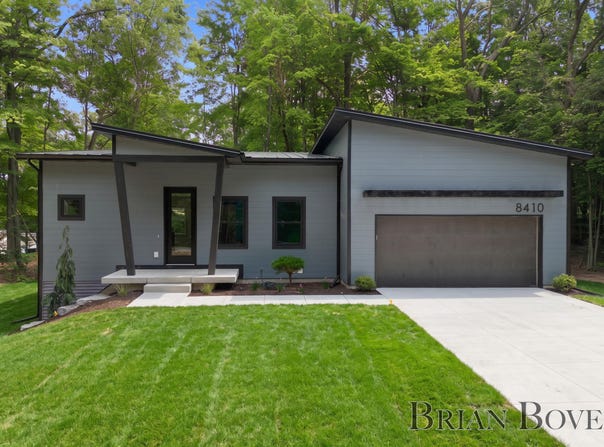 8410 Brower Avenue NE, Rockford, MI 49341