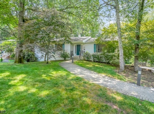 43 Stonewyck Dr, Chatham Twp., NJ 07928-1321