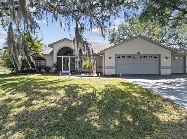 100 OAK KNOLLS CIRCLE, Sebring, FL 33876