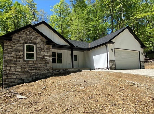 1965 Apple Valley Drive, Howard, OH 43028