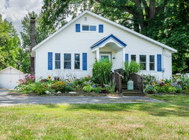 7364 Red Arrow Highway, Watervliet, MI 49098