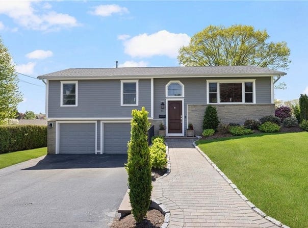 26 Leawood Drive, Cranston, RI 02920