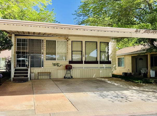 180 N 1100 E, Washington, UT 84780