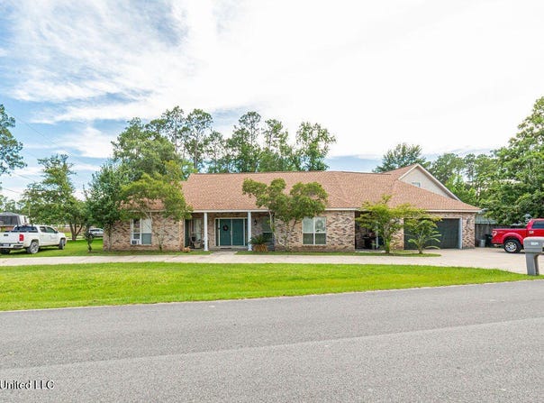 6492 Kalipekona Way, Diamondhead, MS 39525