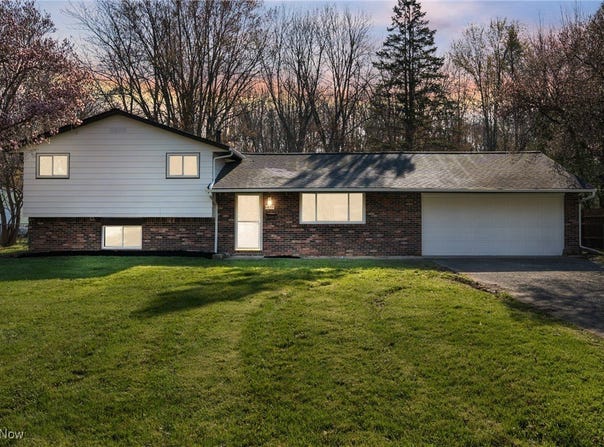 6677 Ridge Plaza Drive, North Ridgeville, OH 44039
