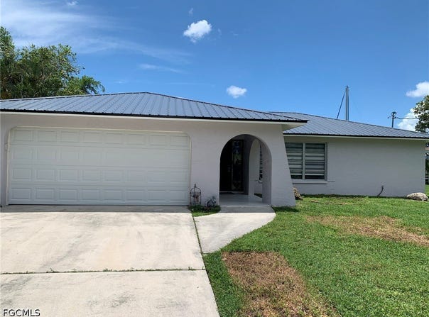 2214 SE 14th Terrace, Cape Coral, FL 33990