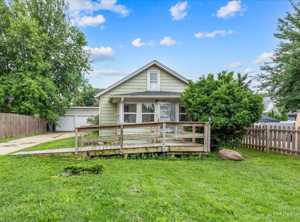 633 Slade Avenue, Elgin, IL 60120