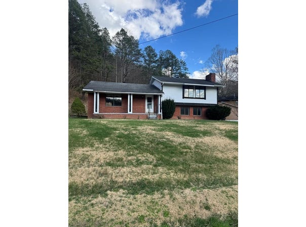 8125 Hode Road, Inez, KY 41224