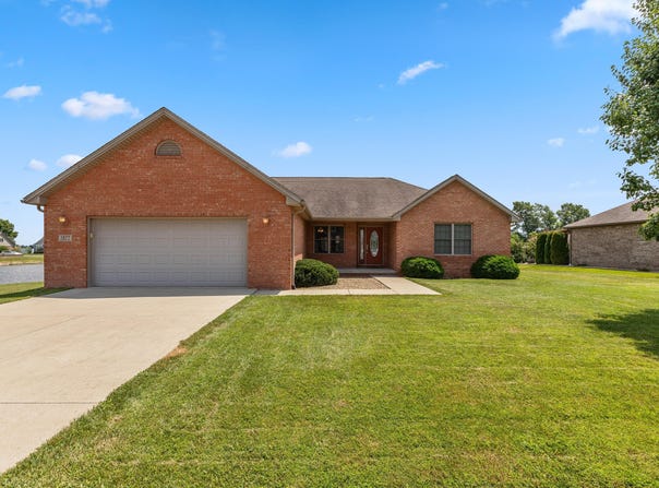 1977 Sophia Lane, Seymour, IN 47274