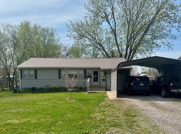 620  East Prairie, Brookfield, MO 64628