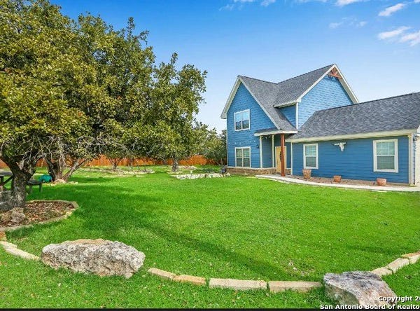 1009 EAGLE FLIGHT DR, Canyon Lake, TX 78133-2004
