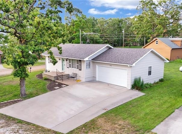 12567 Crestview Drive, Warsaw, MO 65355