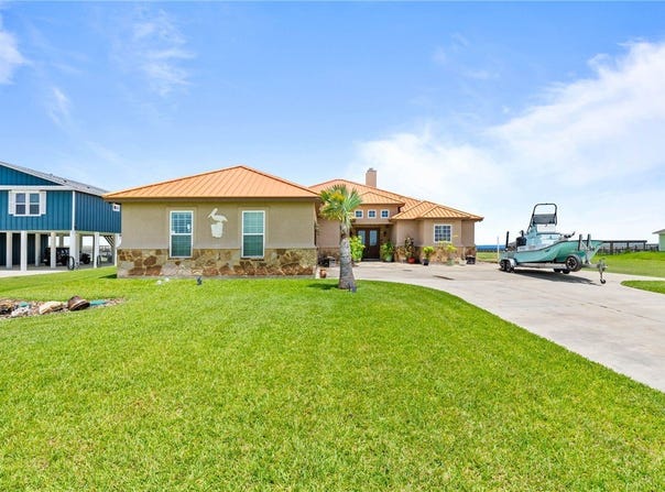 125 Dockside Drive, Rockport, TX 78382