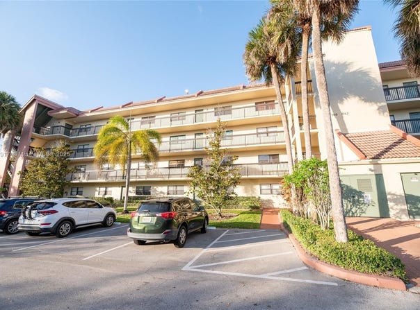 1720 Hammock Blvd, Coconut Creek, FL 33063
