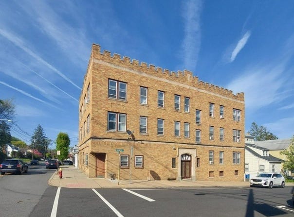 207 Valley Rd, Clifton City, NJ 07013-1153