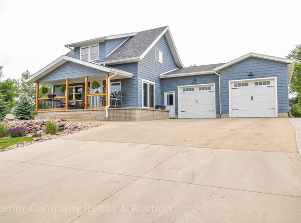 610 6th Ave, Doon, IA 51235