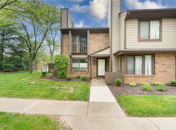 4533 Saint James Circle NW, Canton, OH 44708