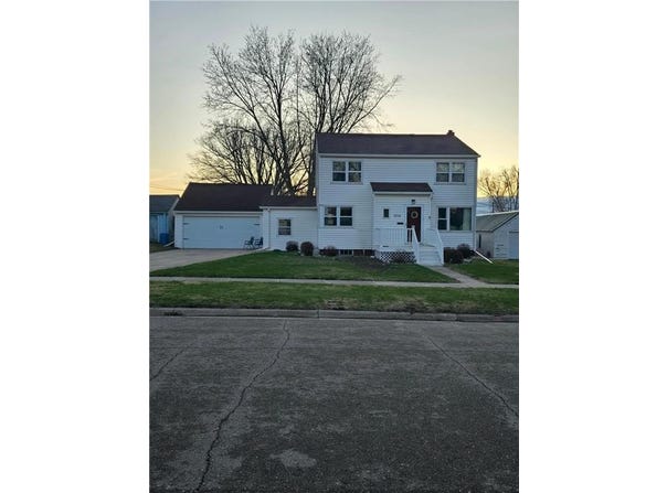 1014 3rd Avenue SW, Pipestone, MN 56164