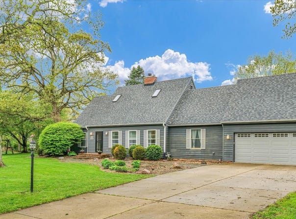 1304 Woodland Court, Mahomet, IL 61853