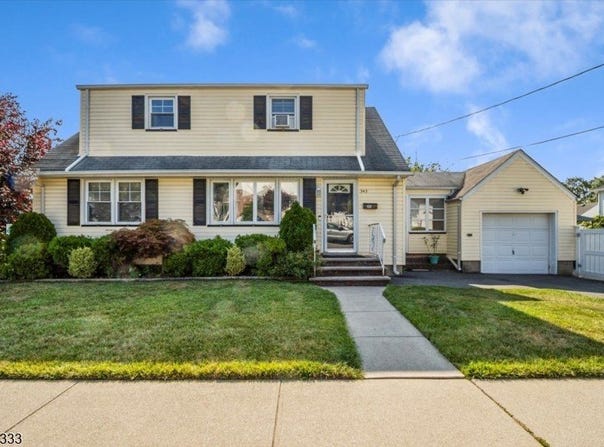 343 Maplewood Ave, Clifton City, NJ 07013-1338