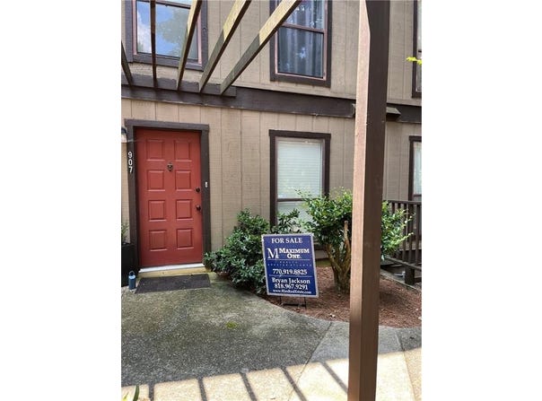 907 River Run Drive, Atlanta, GA 30350