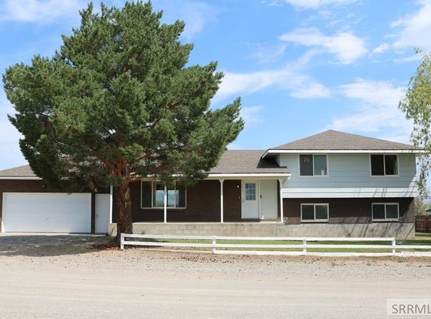 176 Valley Court, Challis, ID 83226