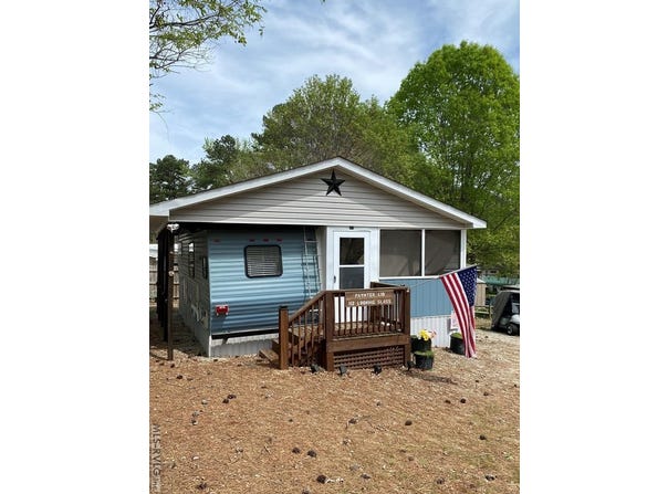 112 Looking Glass Trl, Bracey, VA 23919
