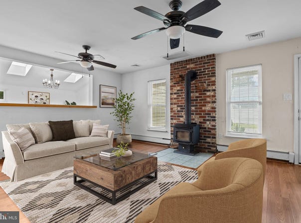 36 GRAPEVINE ROAD, LEVITTOWN, PA 19057