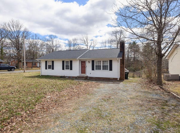 825 Parkwood Street, Burlington, NC 27215